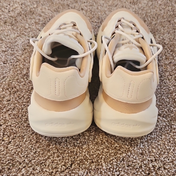 Adidas Beige and Black Sneakers - Picture 4 of 5
